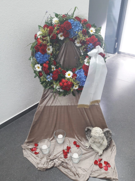 Beerdigung Blumenschmuck Trauerkranz Libella Floristik Beerdigung Blumenschmuck Trauerkranz Libella Floristik