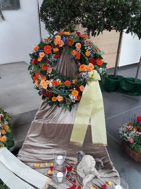 Beerdigung Blumenschmuck Trauerkranz Libella Floristik Beerdigung Blumenschmuck Trauerkranz Libella Floristik