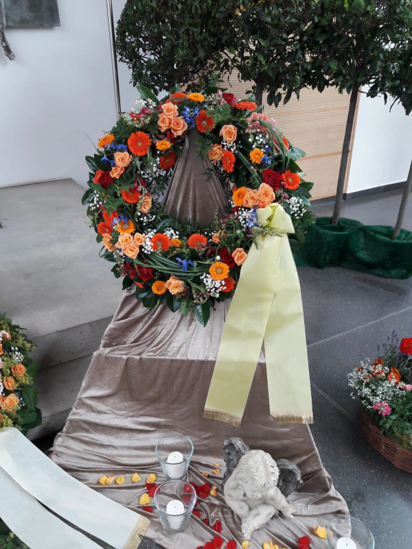 Beerdigung Blumenschmuck Trauerkranz Libella Floristik Beerdigung Blumenschmuck Trauerkranz Libella Floristik
